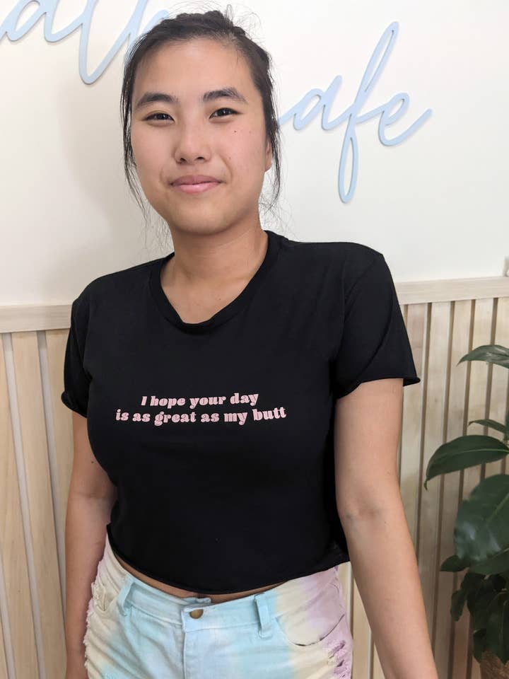 Great Butt Flowy Crop T-shirt för wholesale av Sapphic Space