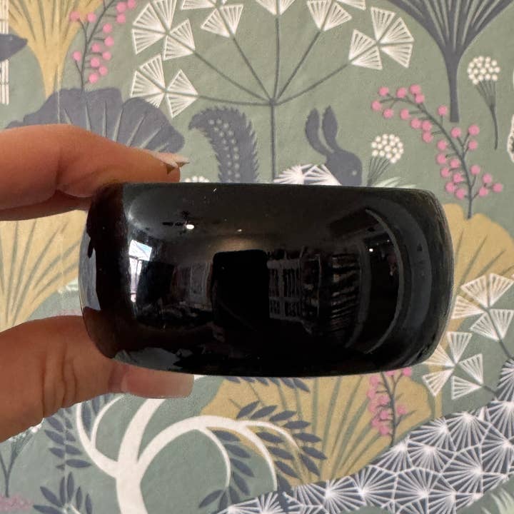 Bracciale Clamper in Lucite Vintage con Fodera Dorata Blackout Queen Bee per la vendita all'ingrosso da parte di Leetie Lovendale