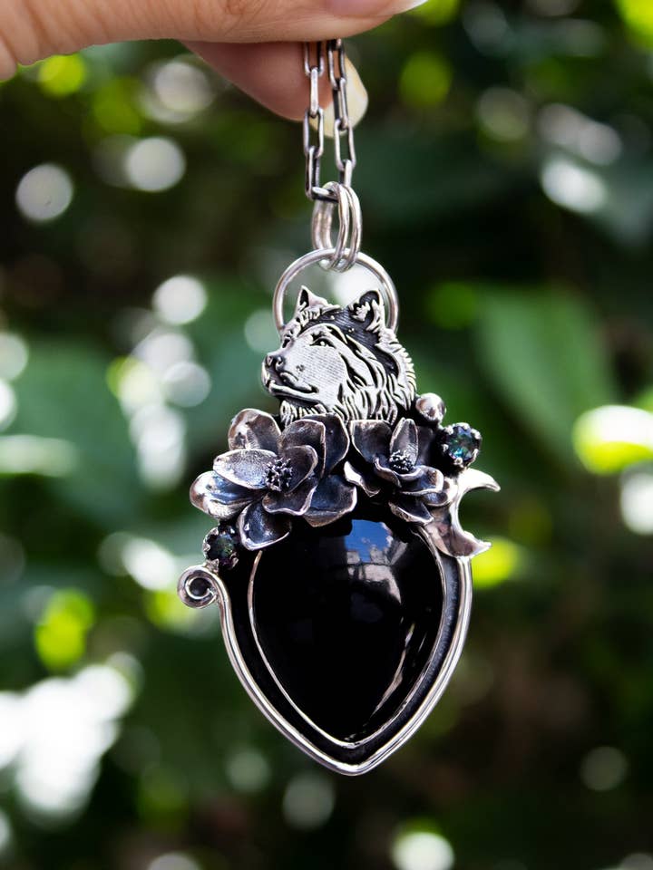 Centinela de Medianoche — Colgante de Lobo y Ónix en Plata de Ley para venta al por mayor de Ambra Jewels