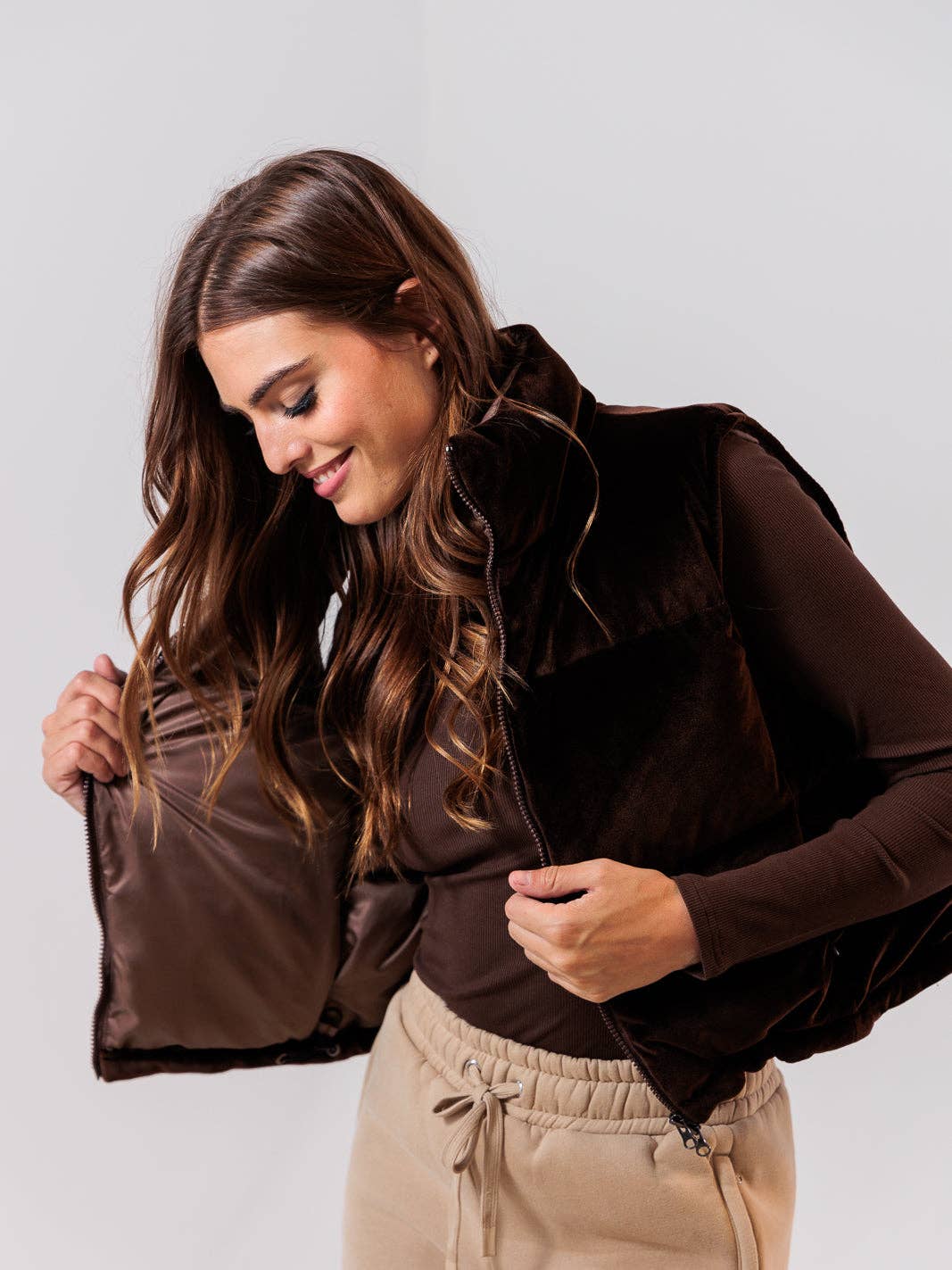 Après Actif - Wholesale Outerwear Vest - Women's - Alps Velvet Down Vest — Espresso1