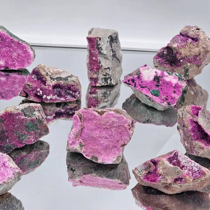 Distinction Crystals - Venta al por mayor Piedras/cristales espirituales - Cristal rosa cobalto calcita natural medio