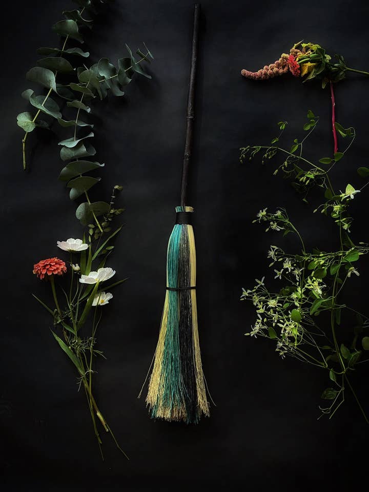 Besom Kvastar och Hearth Besom Kvastar för wholesale av Keven Craft Rituals LLC