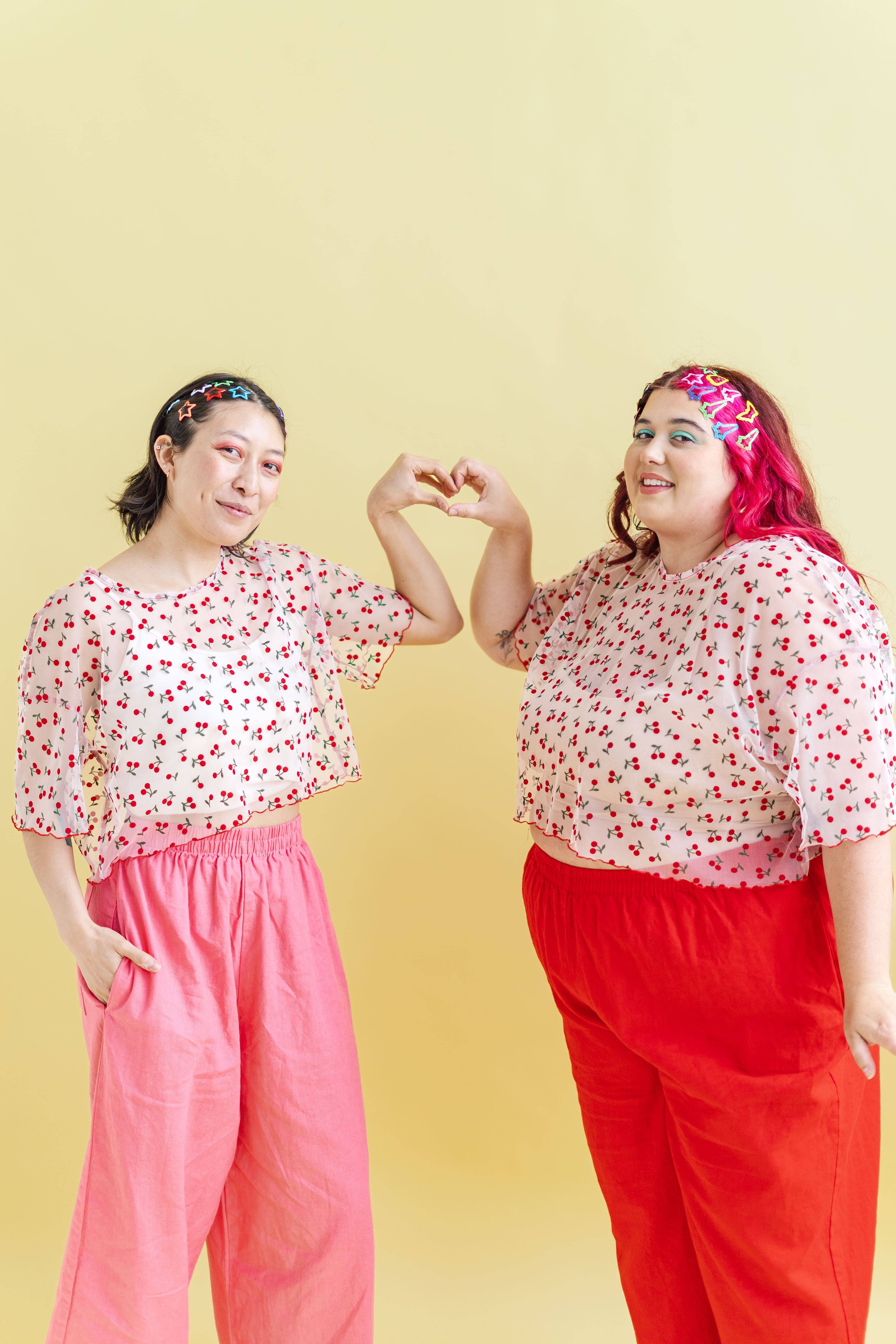 Nettle Studios – Blusa - Mulher por atacado – Blusa de Camadas em Malha de Cereja para Mulher Tamanho Grande Inclusivo12