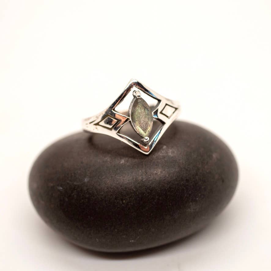 Baizaar - Wholesale Cocktail/Statement Ring - Sterling Silver Mystic Labradorite Ring0