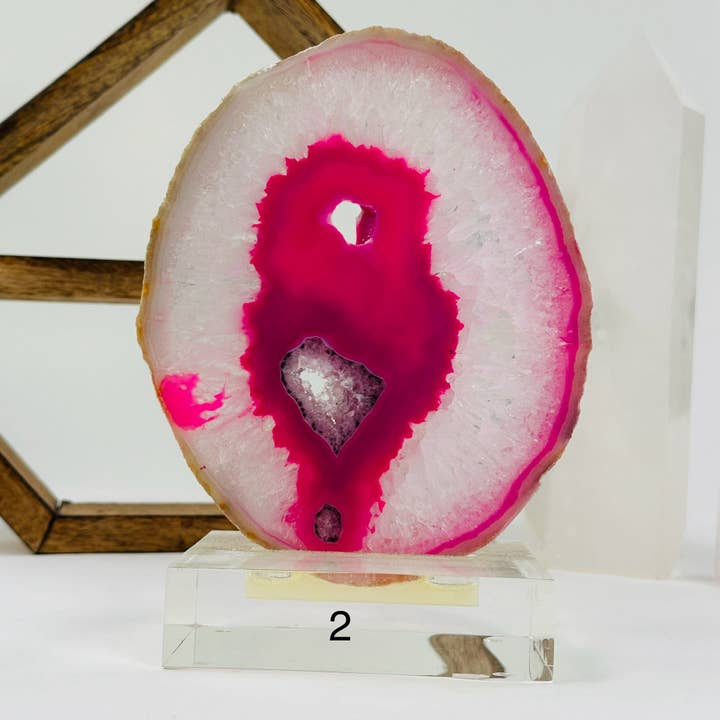 Rock Paradise – Engroshandel Spirituelle sten og krystaller – Lyserød agatkrystalskive på akrylstativ DU VÆLGER2