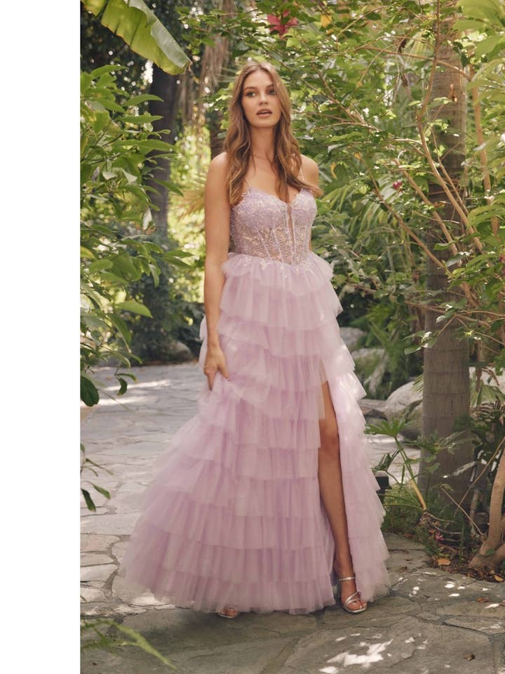 JT2458A ROBE DE BAL EN TULLE À VOLANTS AVEC UN CORSET EN DENTELLE PROFOND pour la vente par Juliet