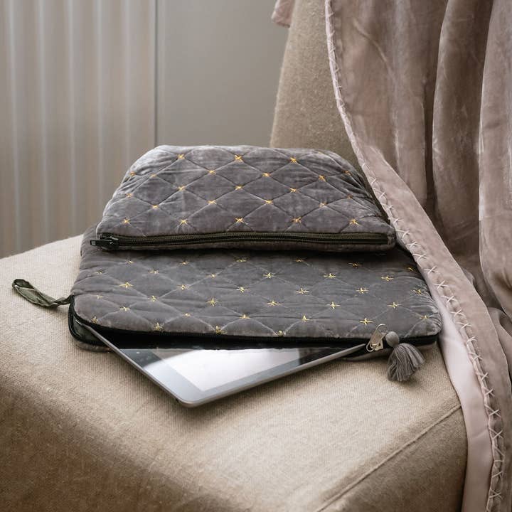 Her Shed Home Linens - Wholesale Pouch – Women’s - Silk Velvet Pouch1