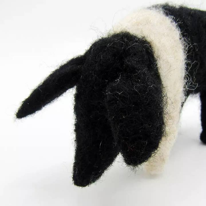 Feather Felts - Wholesale Craft Sewing Kit - Saddleback Pig - Needle Felting Kit2