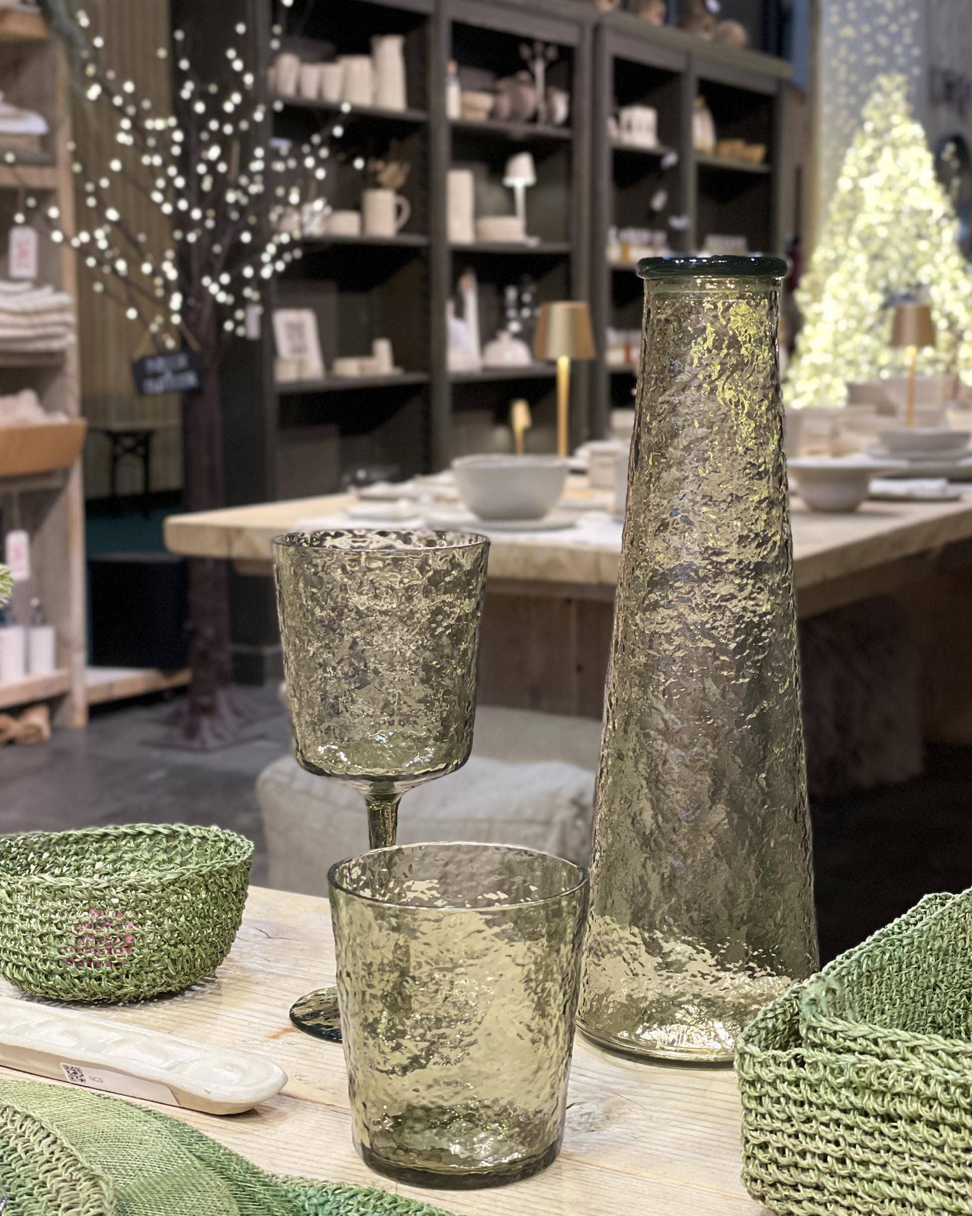 Fiorirà un giardino - Wholesale Drinking Glass/Cup - Green Hammered Effect Methacrylate Glass D8.5 H9 cm1