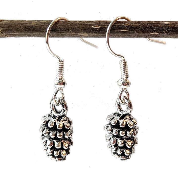 Kleine antieke zilveren oorbellen met dennenappel voor wholesale door Stylish Jewelry Supply