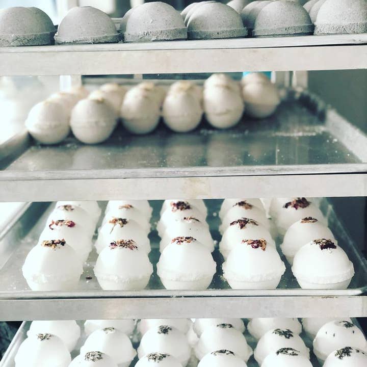 SOAPIE SHOPPE - Wholesale Bath Bomb/Fizz - Organic Bath Bombs, made with Therapeutic Essential Oil1