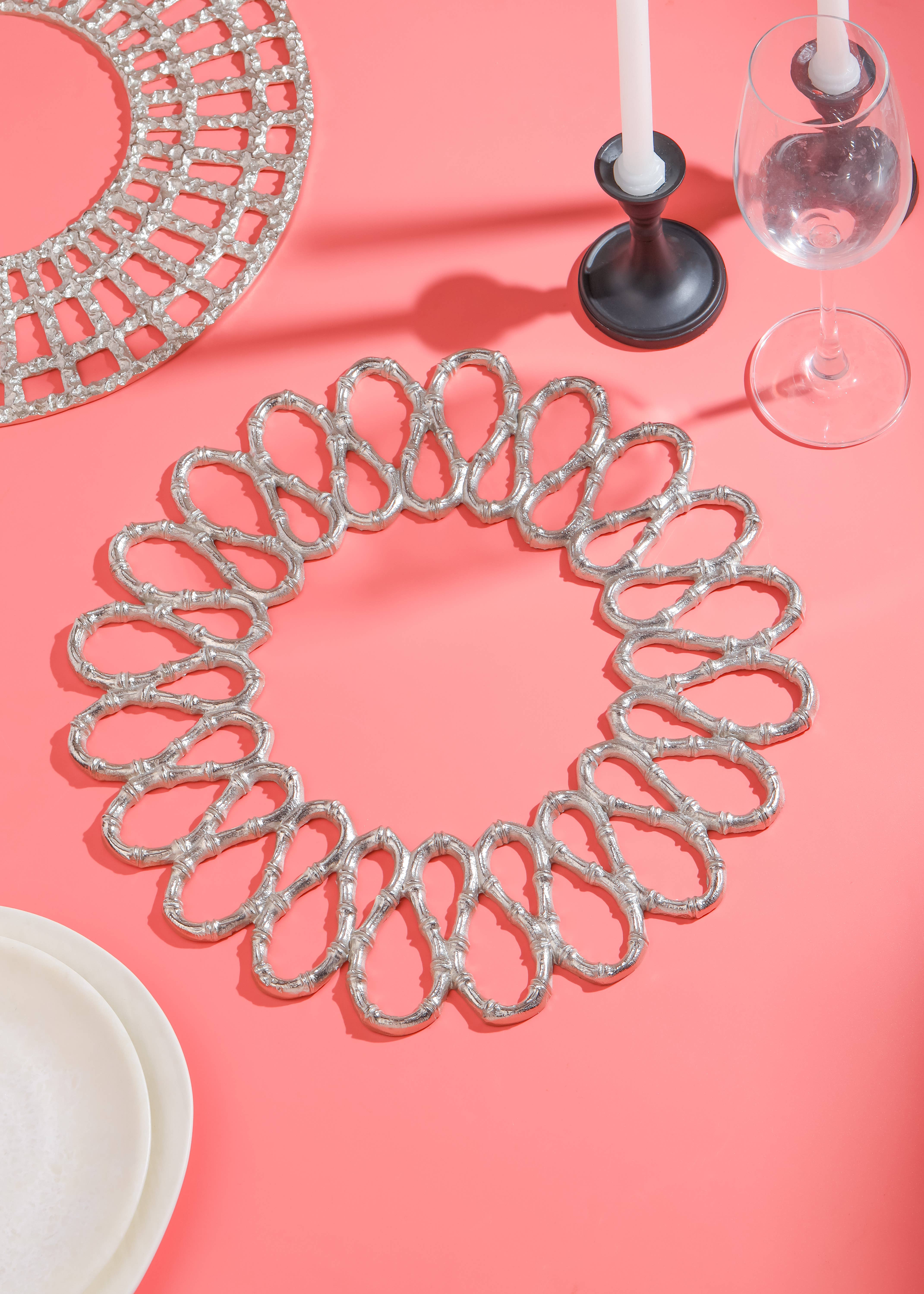 Tiramisu - Wholesale Charger plate - Silver Luxe Loop Charger Plate