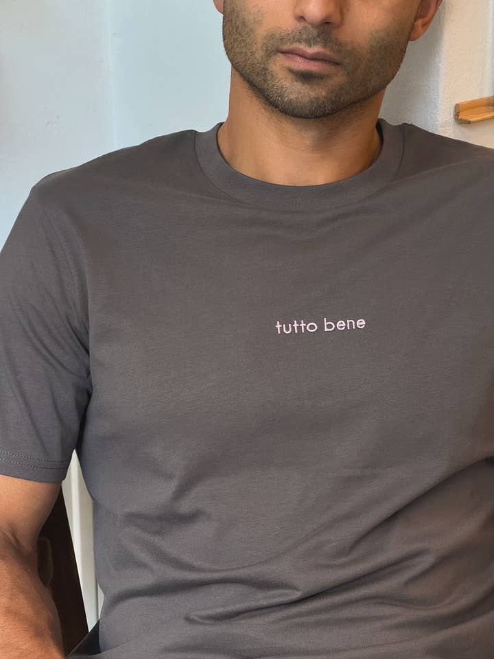 tutto bene T-Shirt Unisex Grau+Pink für den Großhandel von &Friends