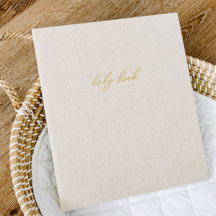 Livre pour bébé - Carnet de souvenirs et boîte à souvenirs (sable) pour la vente par love + wild