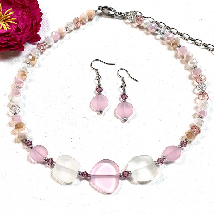 Stevige set van zeeglas met halsketting in roze voor wholesale door Devi Creations