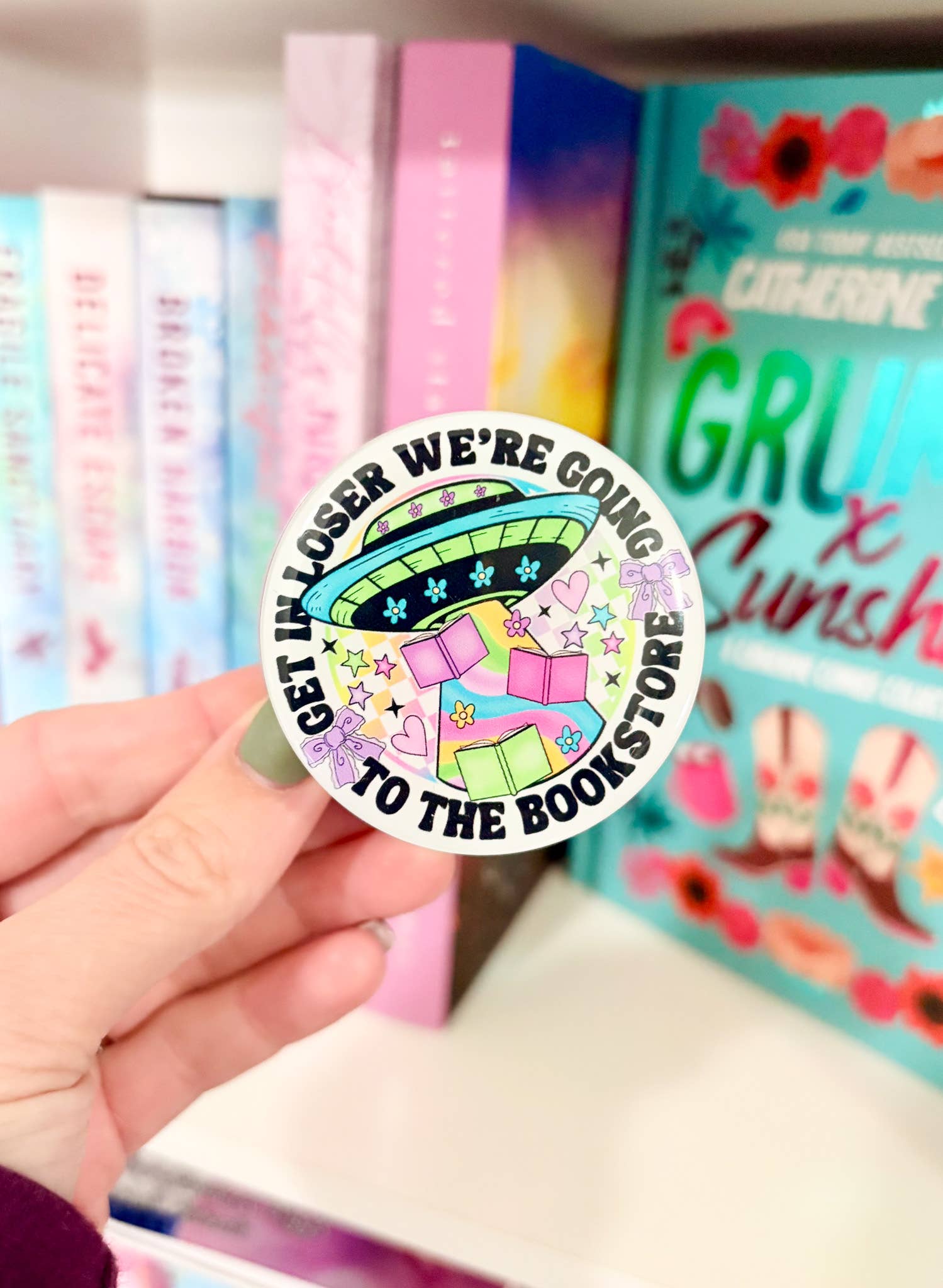 The Blush Hut – wholesale Telefonhållare – Hoppa in förlorare, vi ska till bokhandeln Kindle Grip