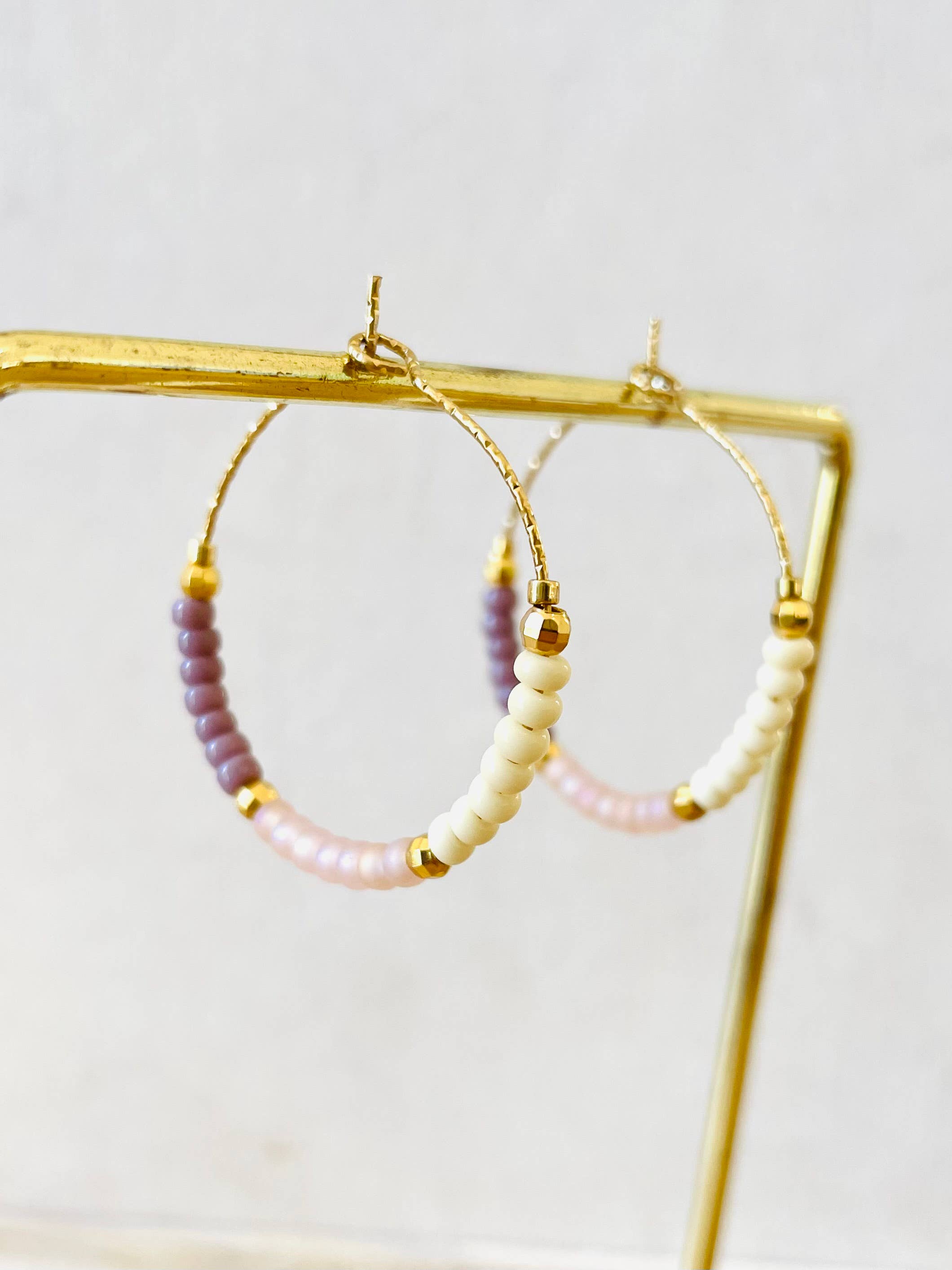 Atelline – wholesale Hängande örhängen – LOLA Creoler - Creoler i rostfritt stål och Miyuki-pärlor0