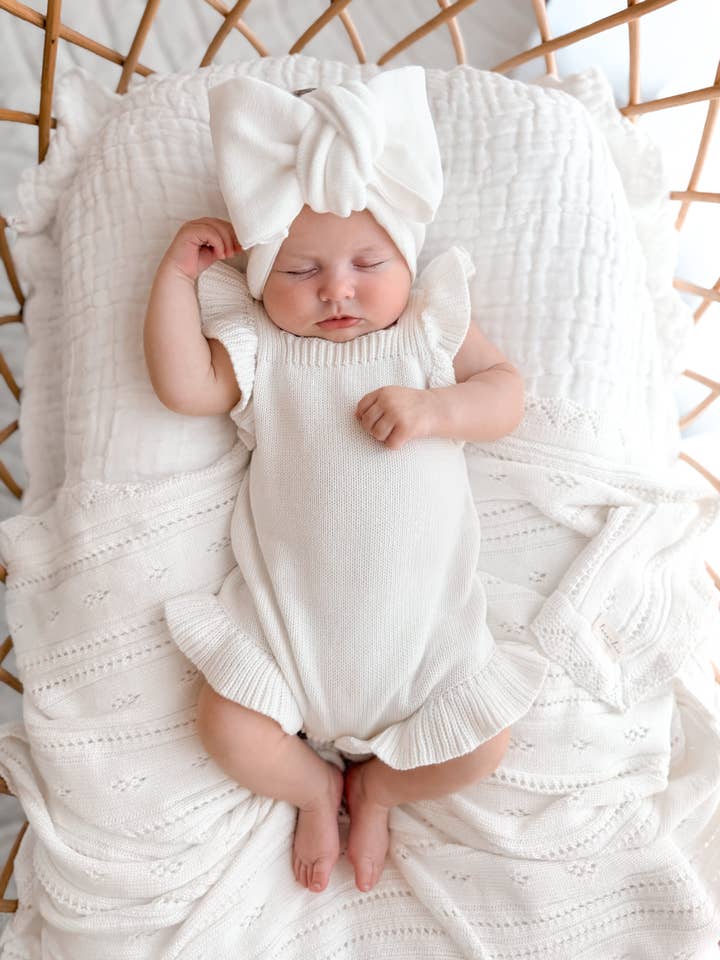 Rüschen-Strickstrampler für den Großhandel von Luna + Luca