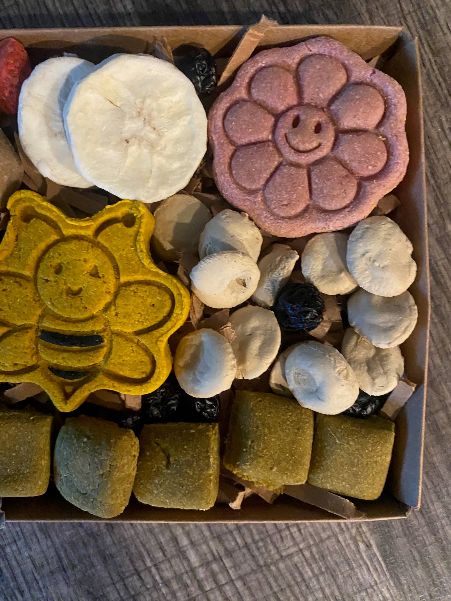 Bucho's Barkery - Wholesale Pet Treats - Dog - Bee Happy - Dog Treats2