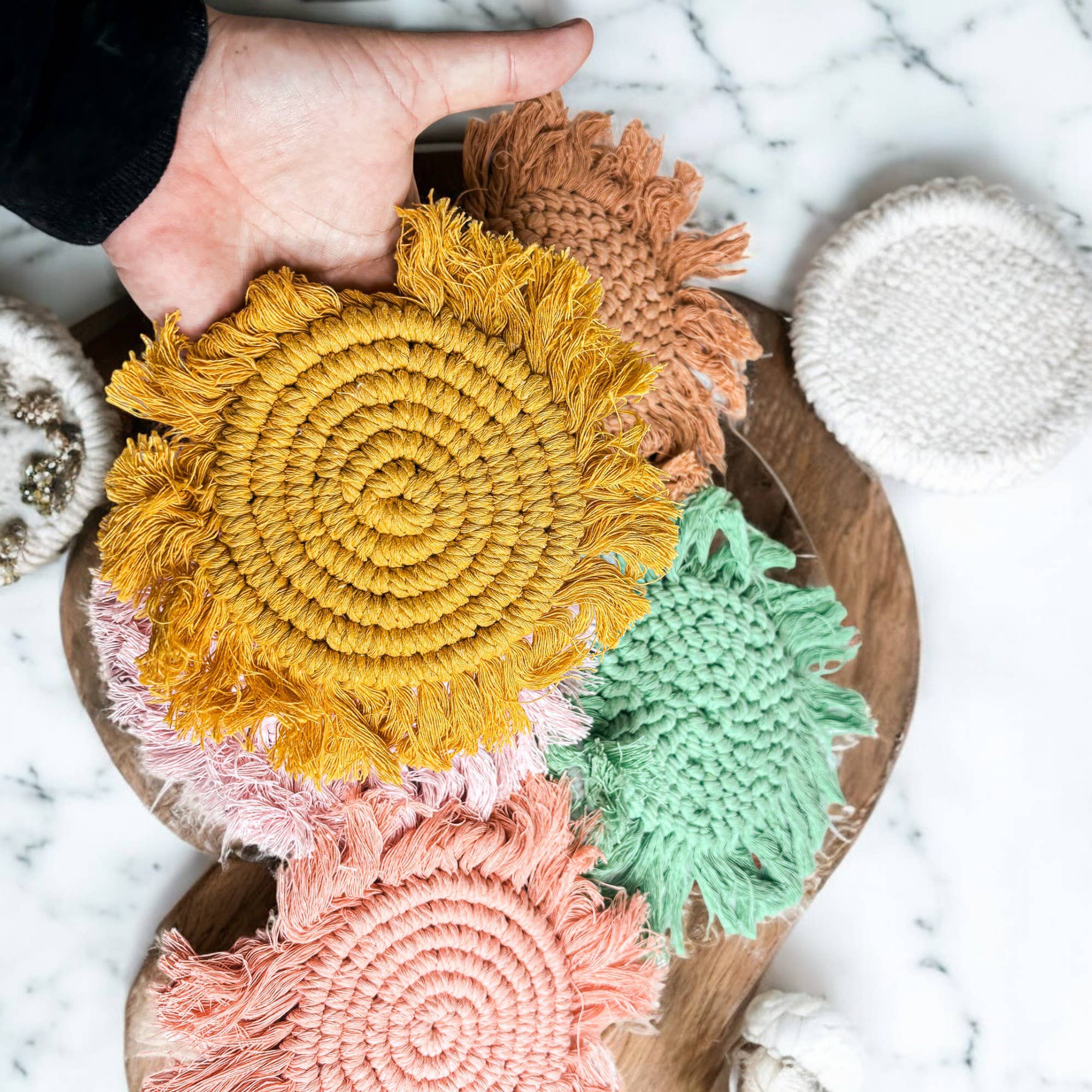 Gia Roma – Objeto de mesa decorativo por atacado – Porta-copos de algodão com tassel em tons pastéis, decoração de mesa para primavera e Páscoa5