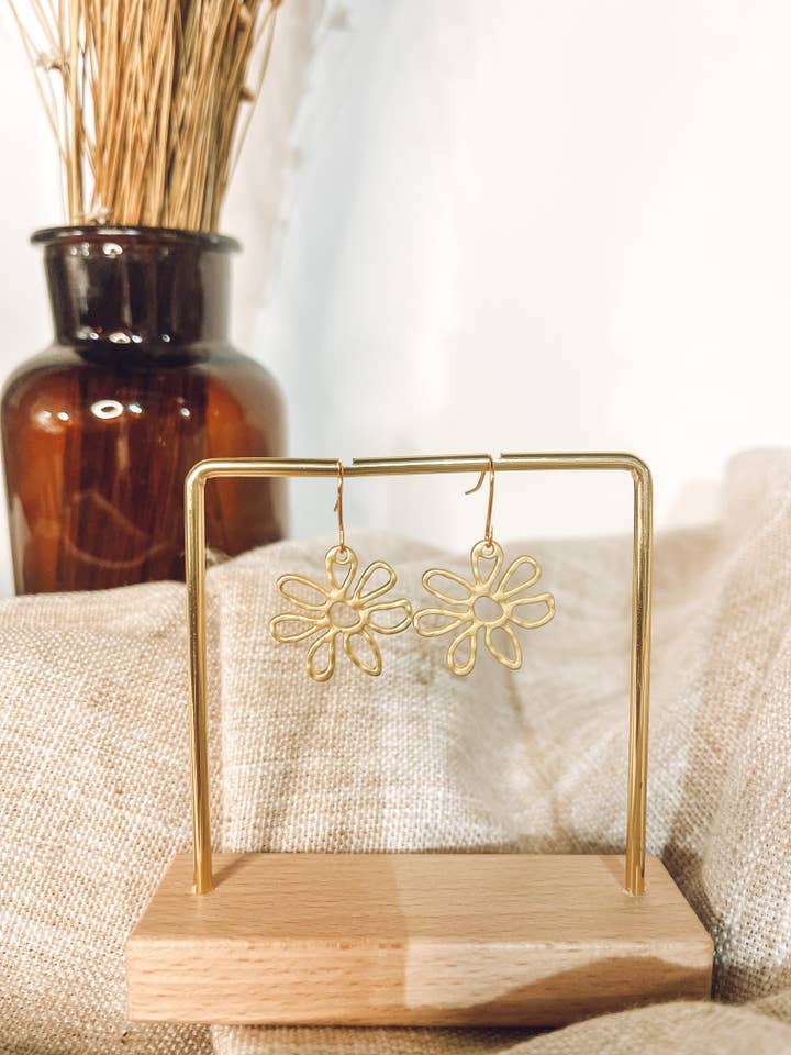 Pendentifs en forme de fleurs biologiques pour la vente par Darling Designs