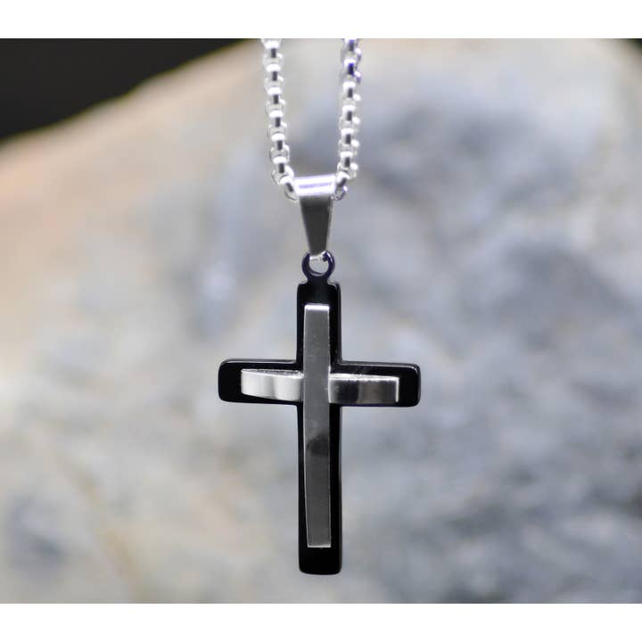 Collier en forme de croix argenté/noir - Collier Eden Merry pour la vente par Eden Merry Jewelry by James Lawrence