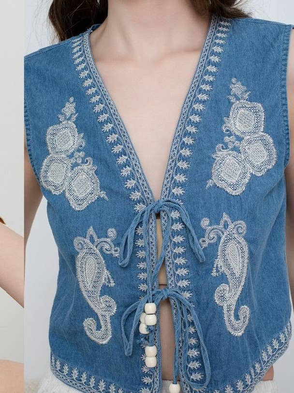 GILET EN JEAN BRODÉ pour la vente par SWEET MAGIC MODA Y COMPLEMENTOS