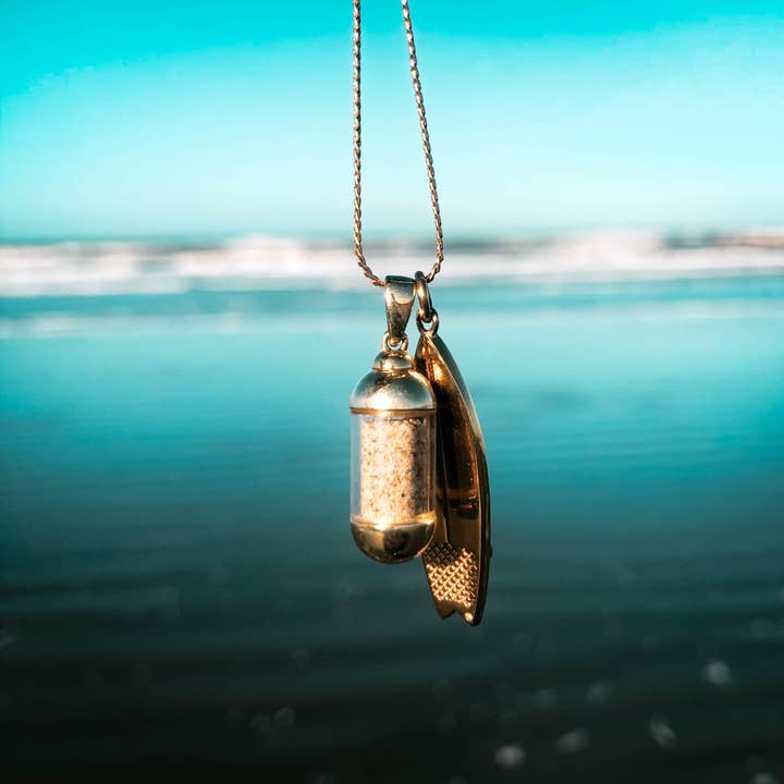 Laguna Treasures - Vendita all'ingrosso Collana con ciondolo/pendaglio - Tavola da surf Launa Beach Pendant Oro