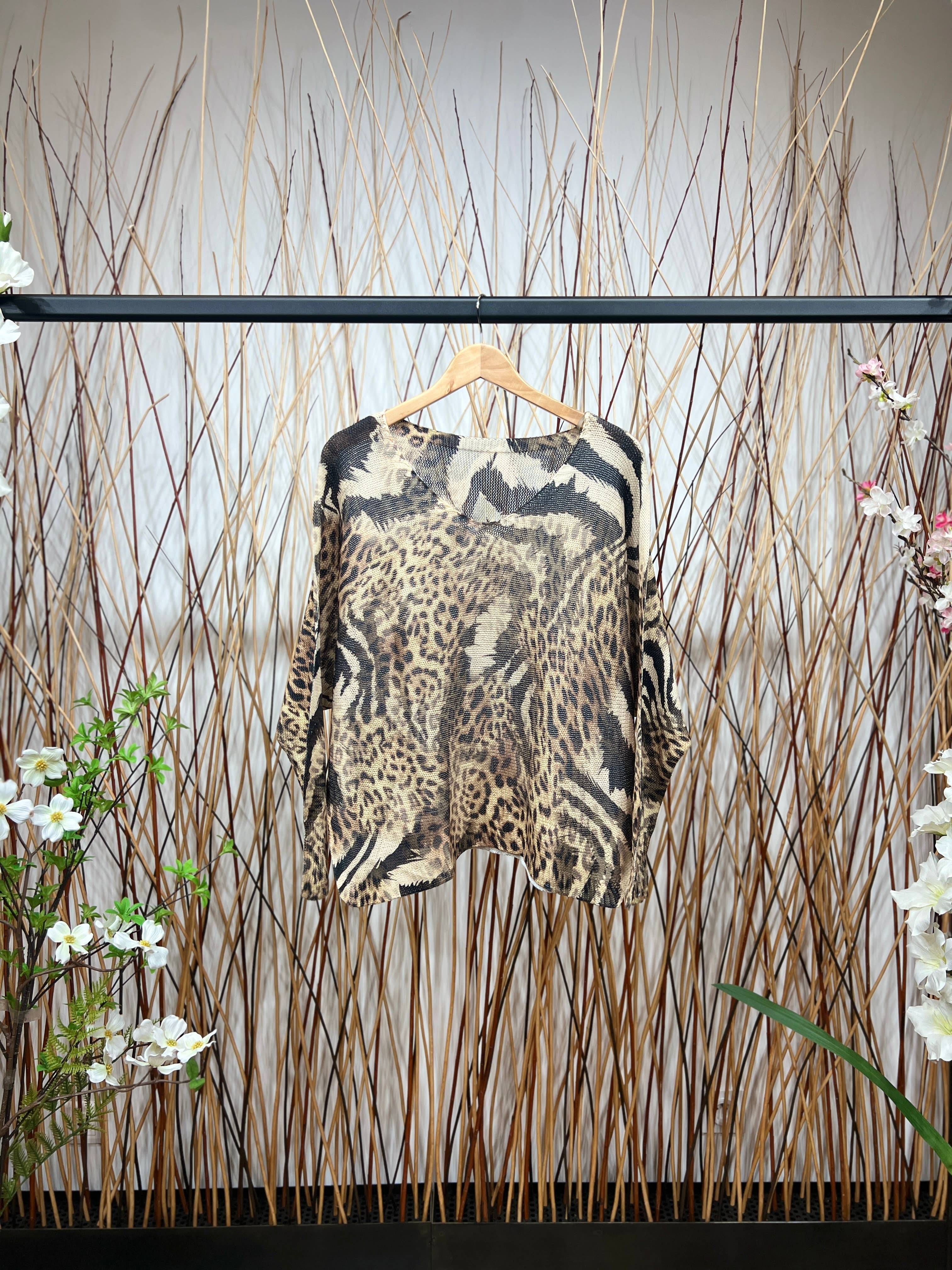 L'Emotion - Wholesale Blouse - Women's - Bat Sleeve Animal Print Large Knit T-Shirt1