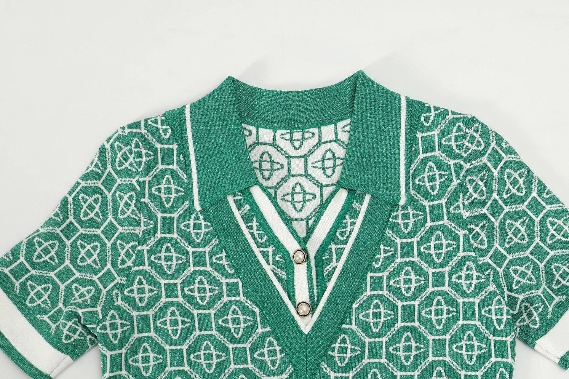 Verde Abito in Maglia 19Y con Bottoni di Perla e Finto Colletto Polo a V in vendita all'ingrosso su Faire8