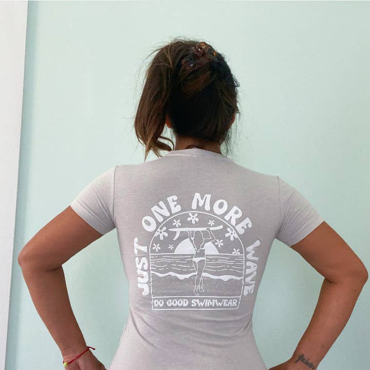 T-shirt Une Vague de Plus pour la vente par Do Good Swimwear