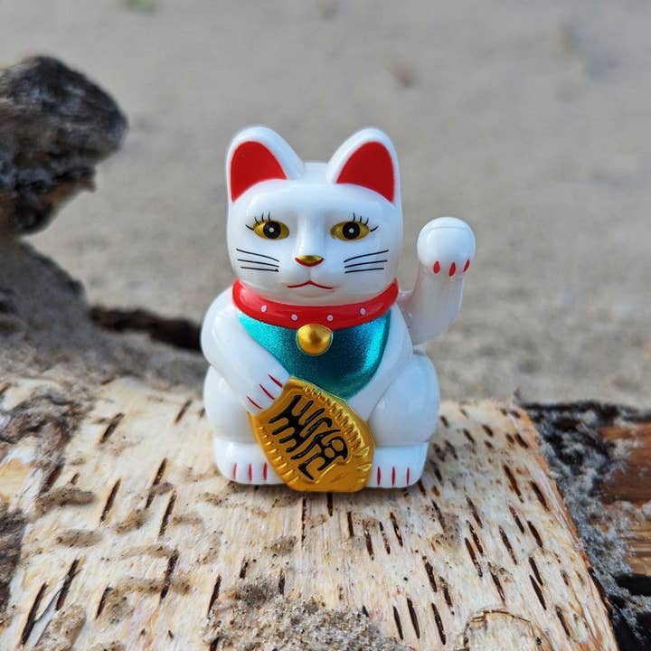 Tribal Trade GmbH - Vendita all'ingrosso Statuette decorative - Lucky cat mini Maneki-neko, gatto a onde bianche, solare, 5 cm11
