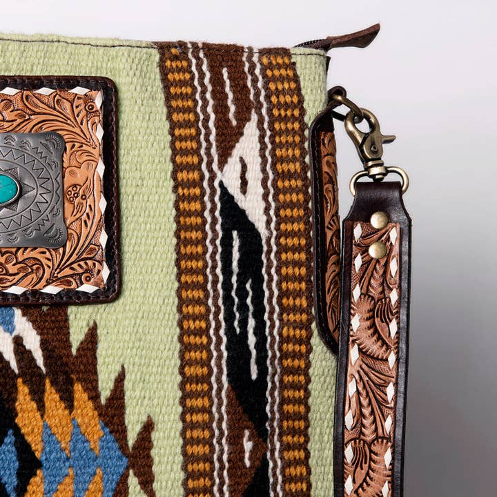 LS Western - Wholesale Crossbody bag – Women's - LC-ADBGA267 American Darling Crossbody Bag Hand Tooled Leather & Saddle Blanket9