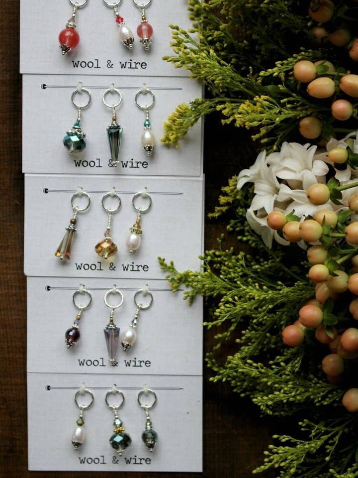 Wool & Wire: Marcatori per Maglia con Cristalli e Perle (Set da 3) per la vendita all'ingrosso da parte di NNK Press