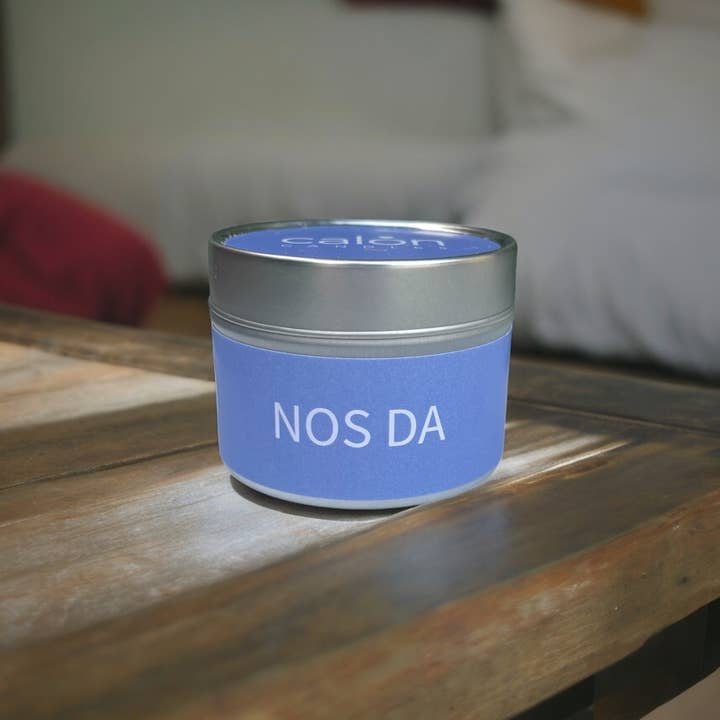 Nos Da | Relajante | Vela perfumada galesa | Etiqueta envolvente para venta al por mayor de Calon Home