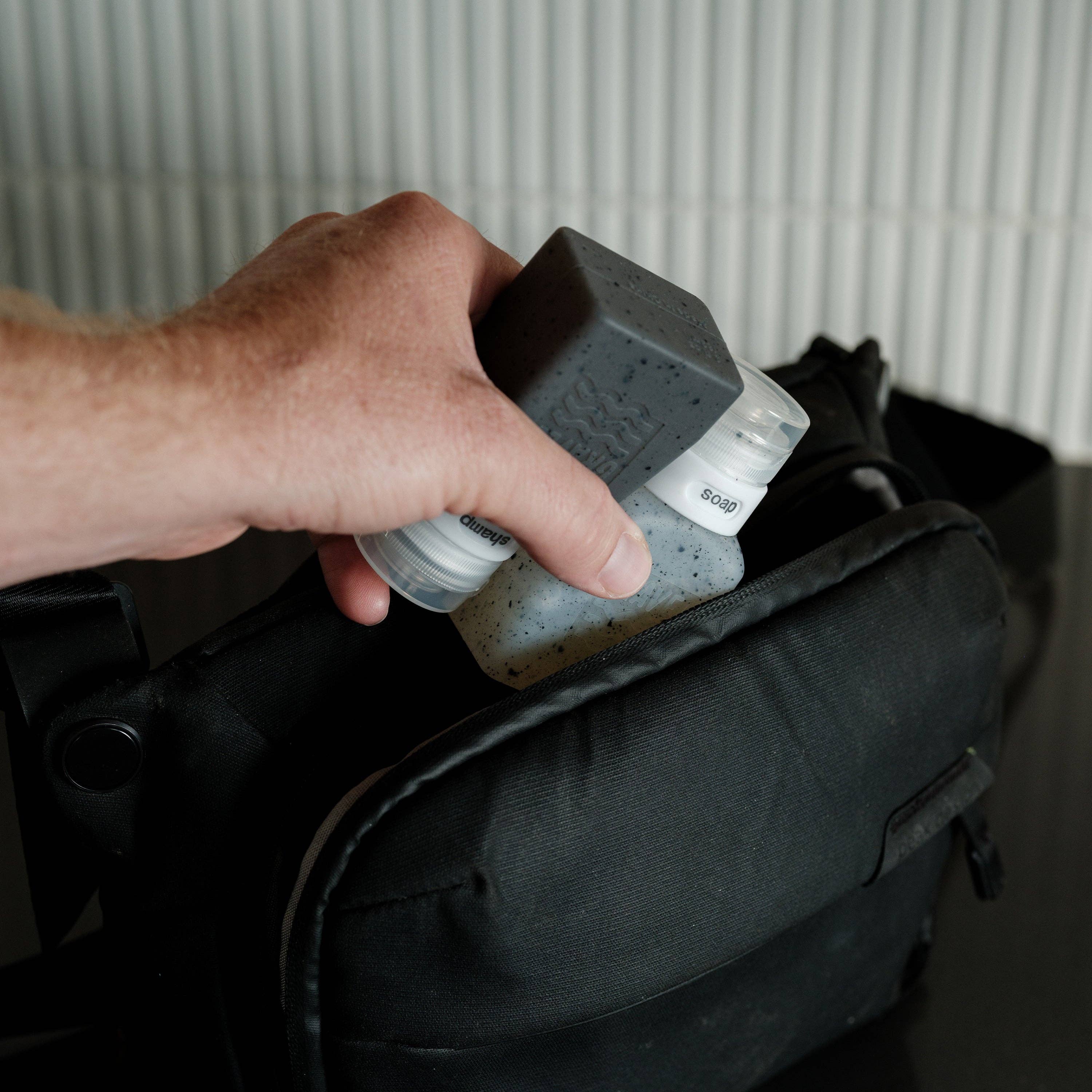 Gravel - Vendita all'ingrosso Contenitore da viaggio - Flaconi da Viaggio per Liquidi 3oz (89 ml) (Confezione da Due) | Trasparente & Grigio8