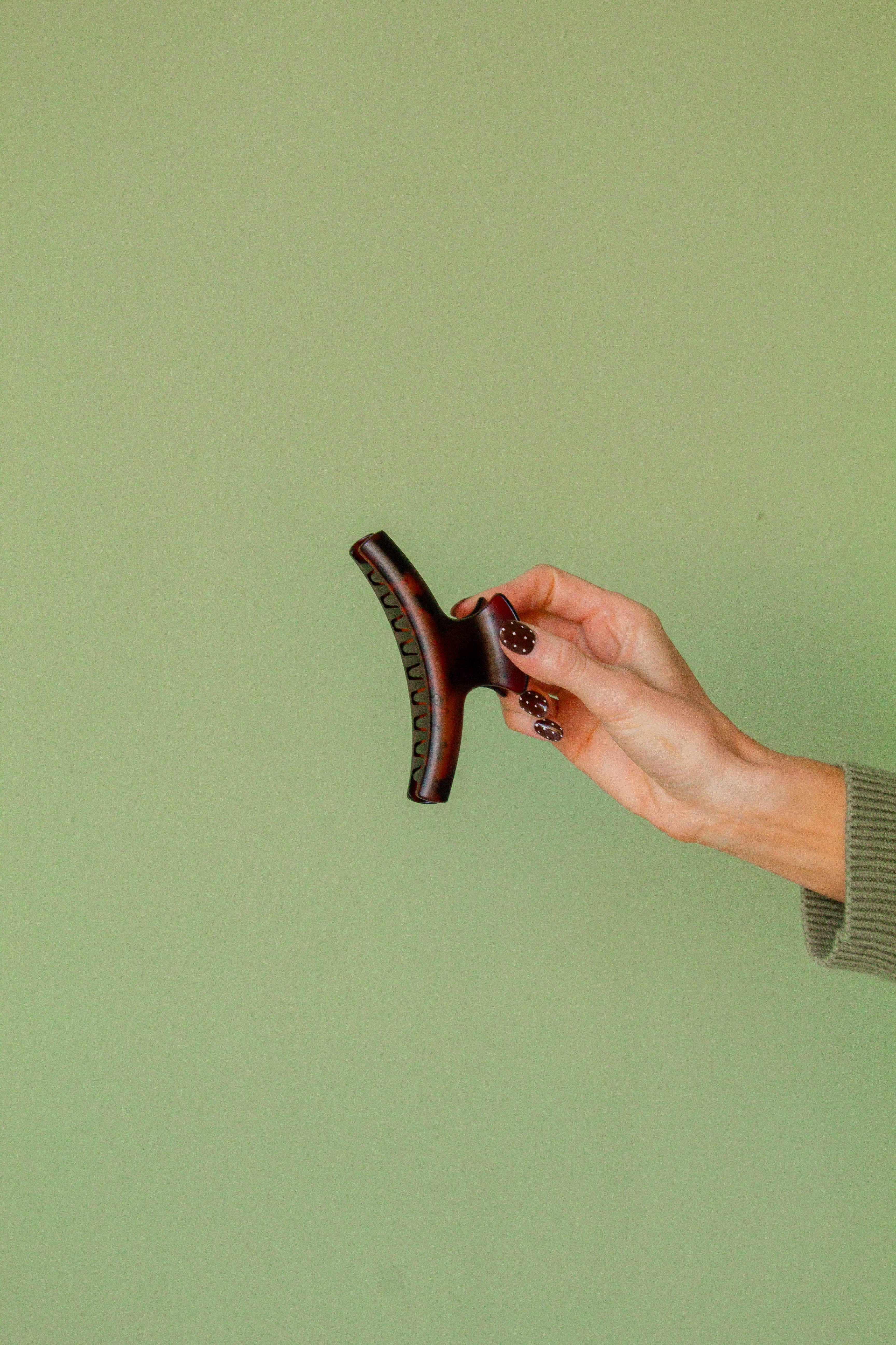 Shop Andi - Wholesale Hair Clip - Women's - Fall Curved Claw Clip4