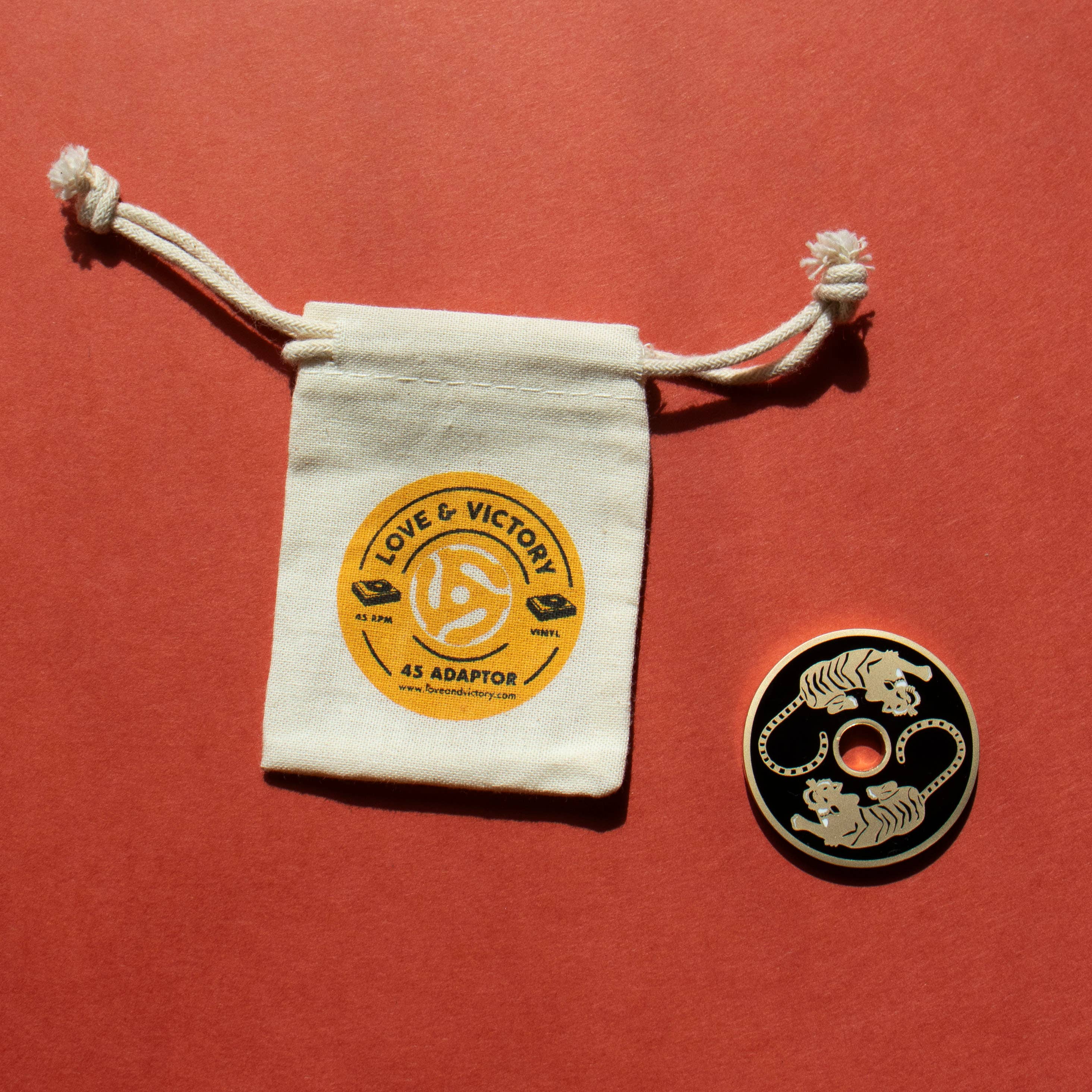 Love & Victory - Wholesale Music Accessory - Stylish Enamel 45 Adaptor (Vinyl Accessory)2