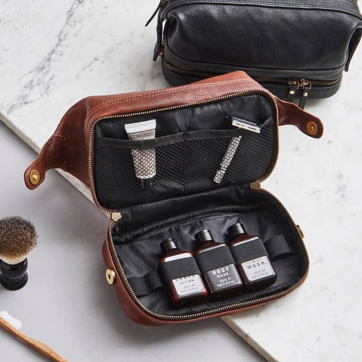 Waschbeutel aus Leder mit Reißverschluss an der Unterseite für den Großhandel von Vida Vida