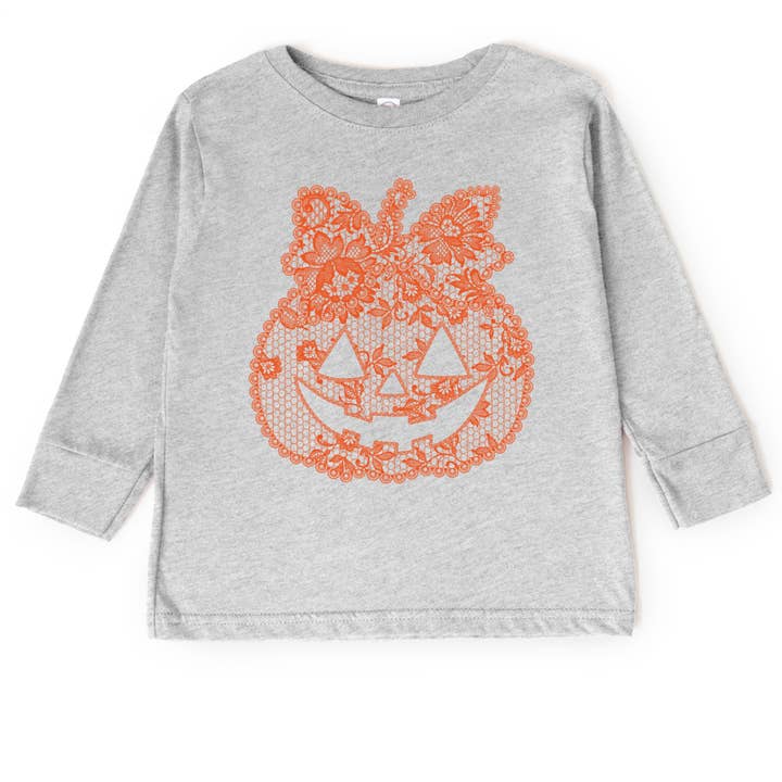 Camiseta gráfica de manga larga para jóvenes y camiseta gráfica de manga larga para niños pequeños - Pumpkin Doily Coquette para venta al por mayor de The Juniper Shop Wholesale