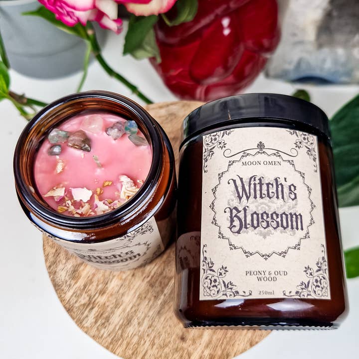 Vela perfumada 'Witch's Blossom' - Peônia & Madeira de Oud por atacado de Moon Omen