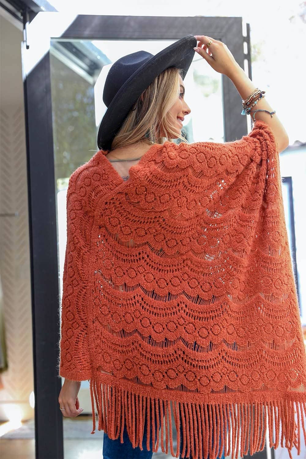 Leto Accessories – Poncho - Mulher por atacado – Poncho de renda tricotada com babados - Manta boho em várias cores10