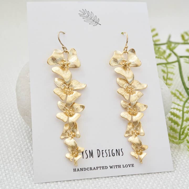 Guld Statement Örhängen, Dogwood Blomma Örhängen Långa för wholesale av YSM Designs
