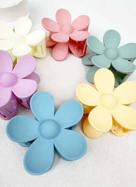 MIX COLOR Daisy Matte Hair Claw for wholesale on Faire2