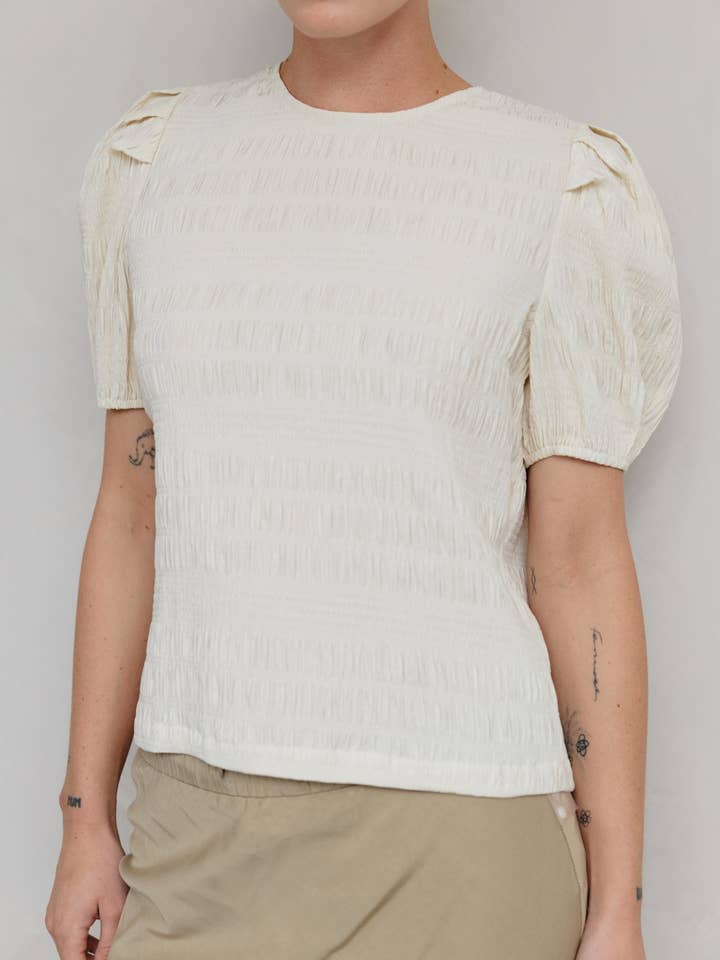 MOD REF – wholesale Blus - Dam – The Celia Top | Texturerad puffärmad topp9