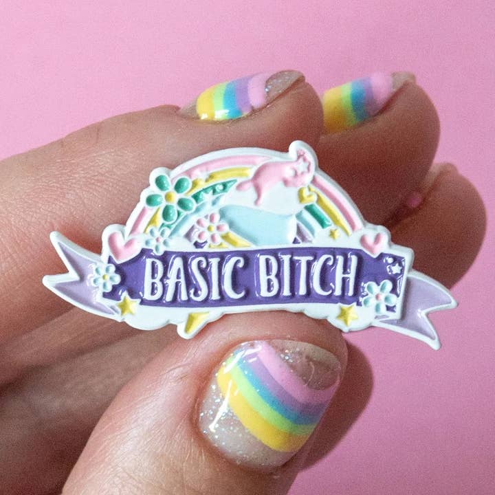 Grundlæggende Tæve Emalje Pin for engroshandel hos BETTIE CONFETTI