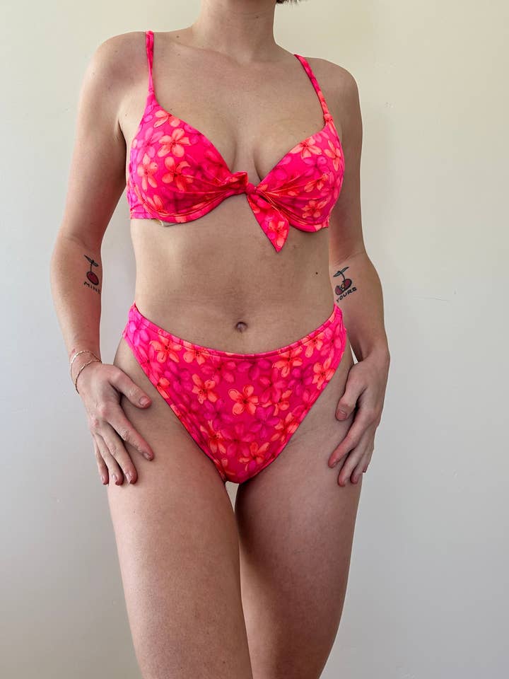 Elizabeth bay - Wholesale Two Piece Swimsuit - Women's - Cherokee bikini | 90's | Tee1