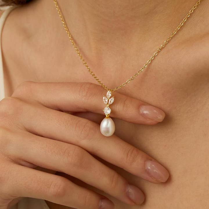 Freshwater Pearl Necklace with Leaf CZ Diamond for wholesale by Drrtymagic