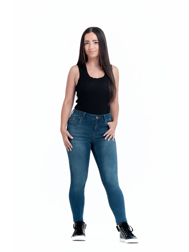 1822 Denim - Wholesale Jeans - Women's - PETITE 26" BUTTER MID-RISE SKINNY JEAN IN ZIGGYÂ