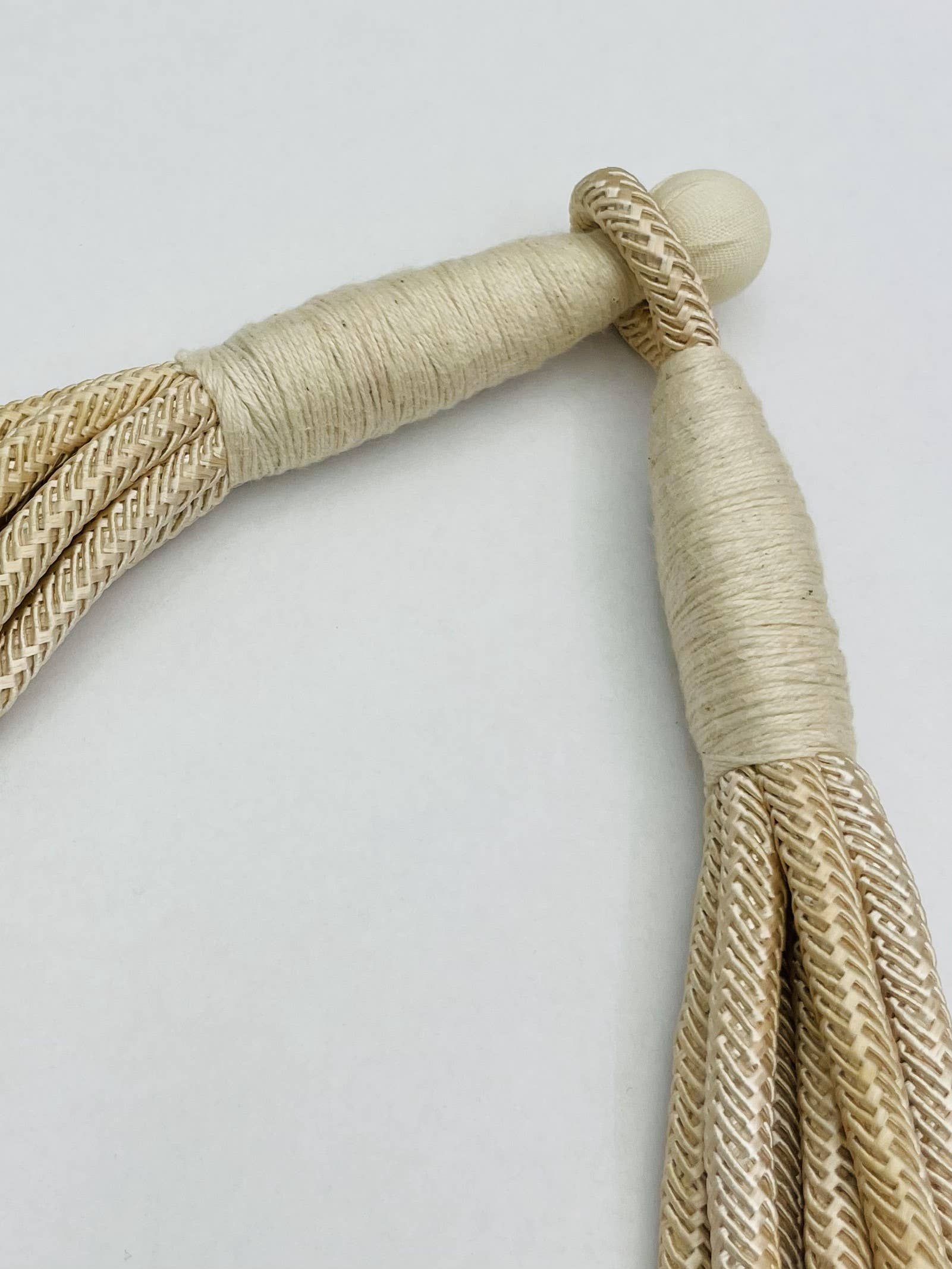 TWO FORTY TWO - Vente Colliers tissés - Collier "Original" en fil à 8 brins (écru)2